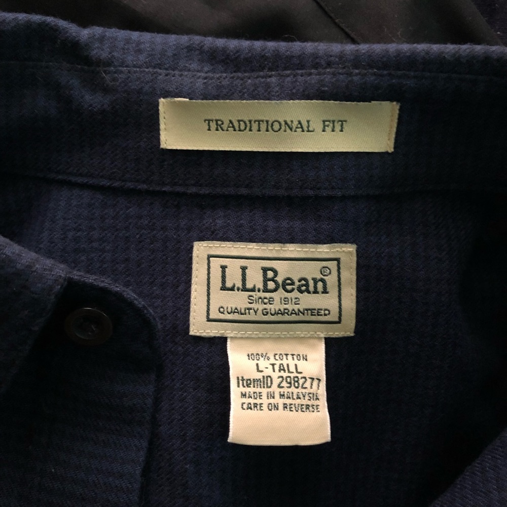 Men’s L.L. Bean large navy long sleeve btn down - Picture 2 of 5